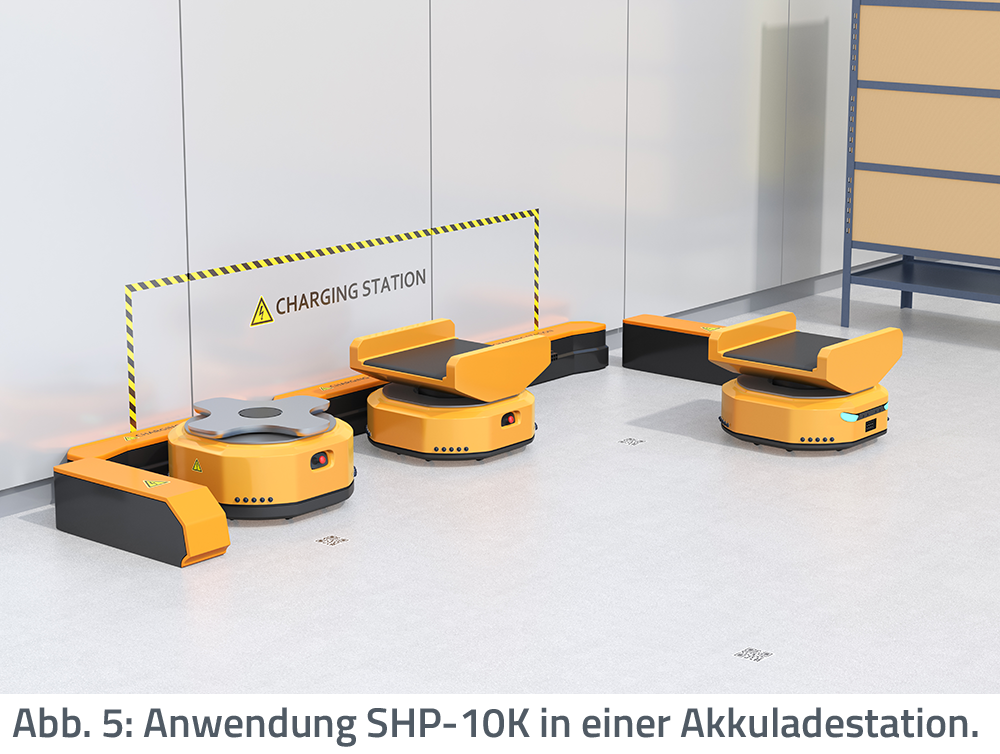 Autonome mobile Roboter (AMR) laden in einem modernen Lagerhaus. Anwendung des SHP-10K in einer Akkuladestation.